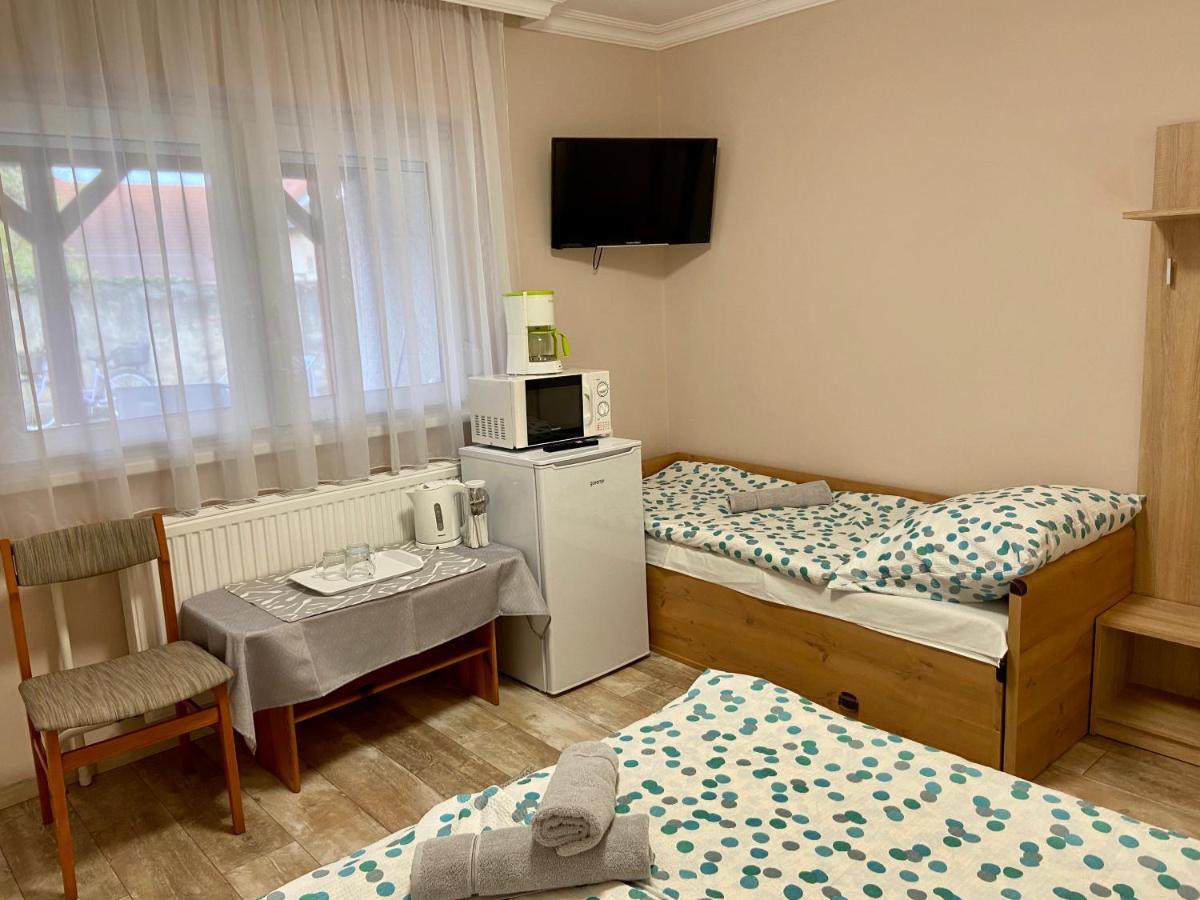 Vincze Vendeghaz Hotel Kormend Bagian luar foto