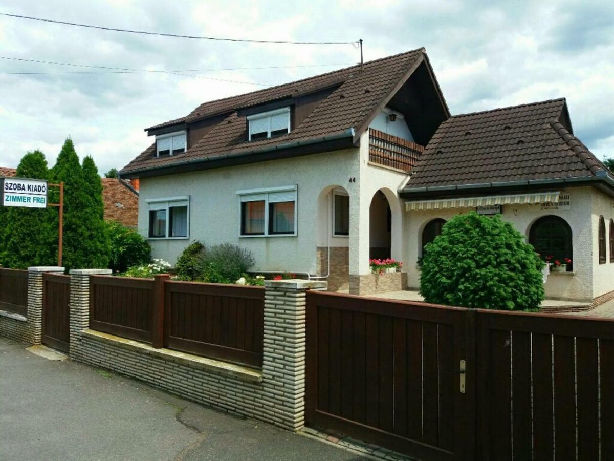Vincze Vendeghaz Hotel Kormend Bagian luar foto