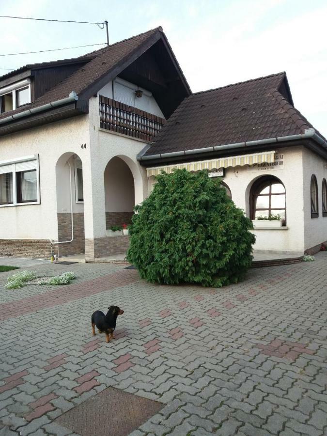 Vincze Vendeghaz Hotel Kormend Bagian luar foto