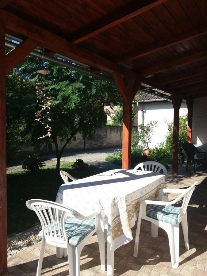 Vincze Vendeghaz Hotel Kormend Bagian luar foto